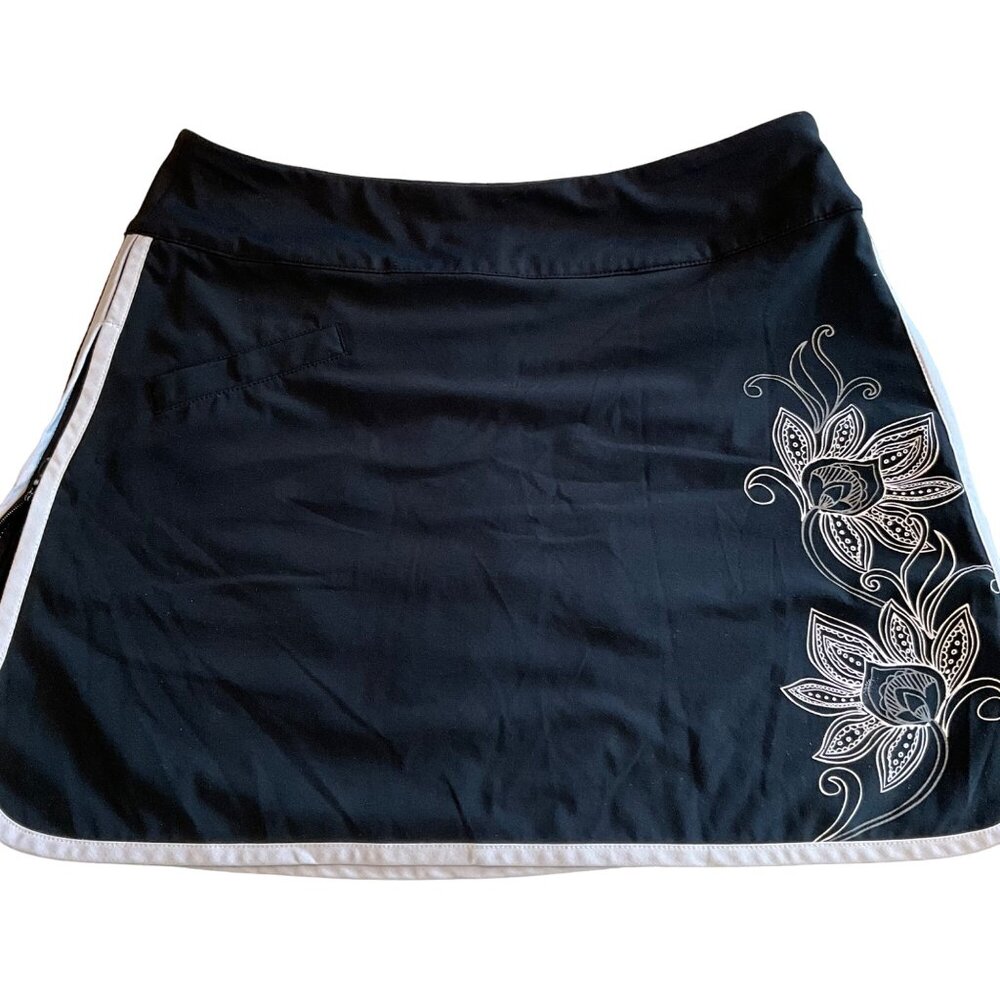 Athleta Black with white trim and floral‎ accent design Skort Size 6